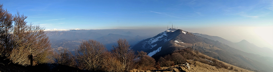 Scendendo dal Monte Tesoro alla sella che lo separa dal Pizzo